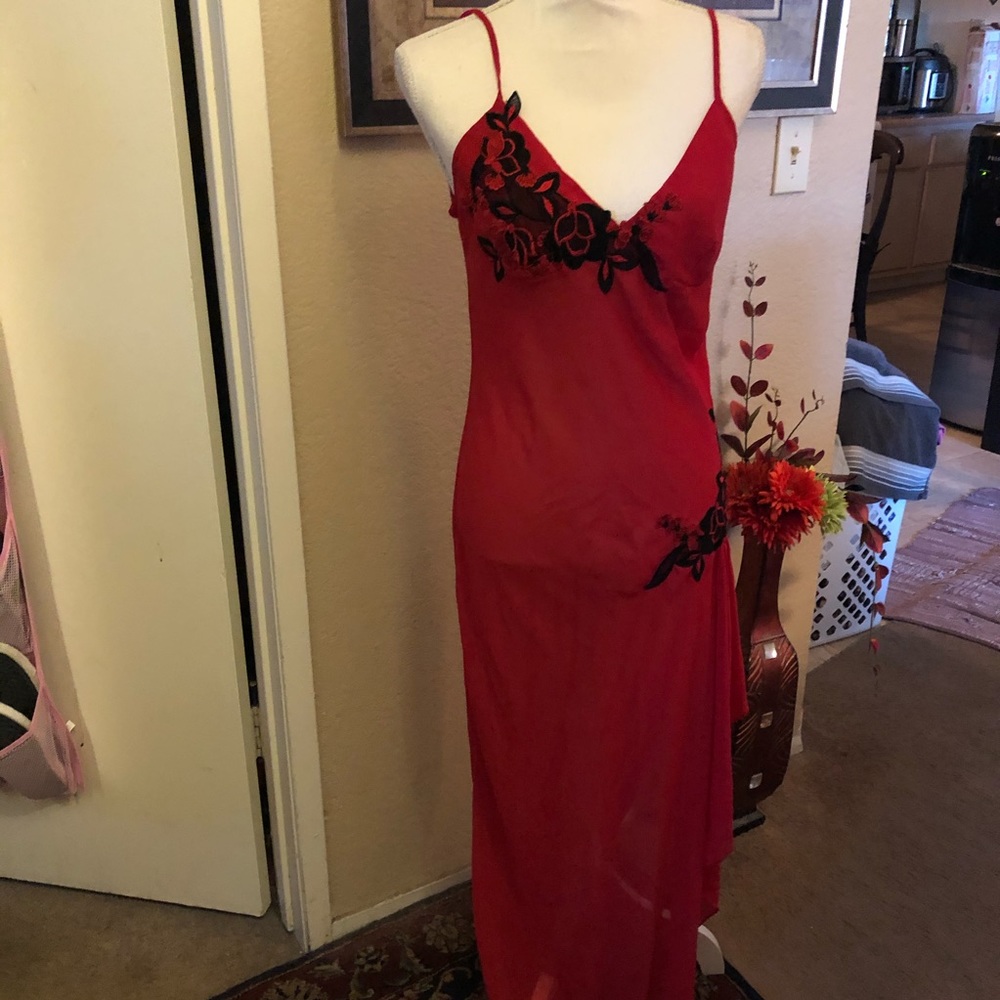 EUC pretty red long nightgownf size medium